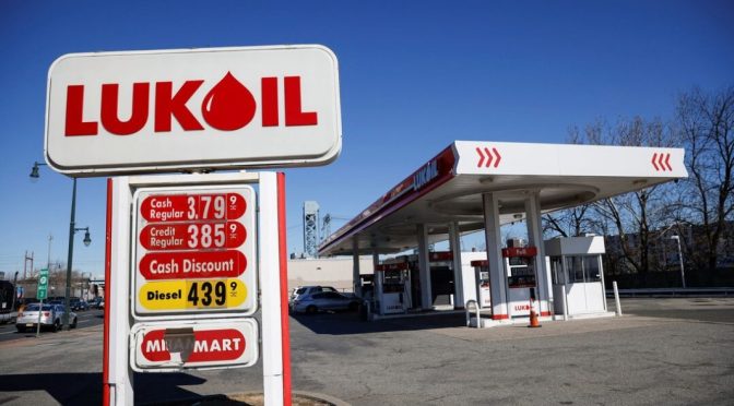 Бензиностанциите на "Лукойл" в САЩ изпитват проблеми при плащанията с карти