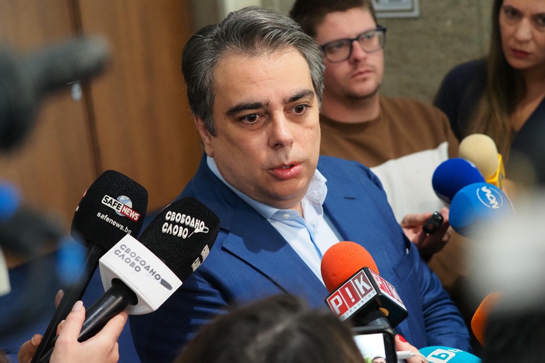 Асен Василев: Де факто МФ казва, че няма да правят нищо за увеличението на заплатите на младите лекари