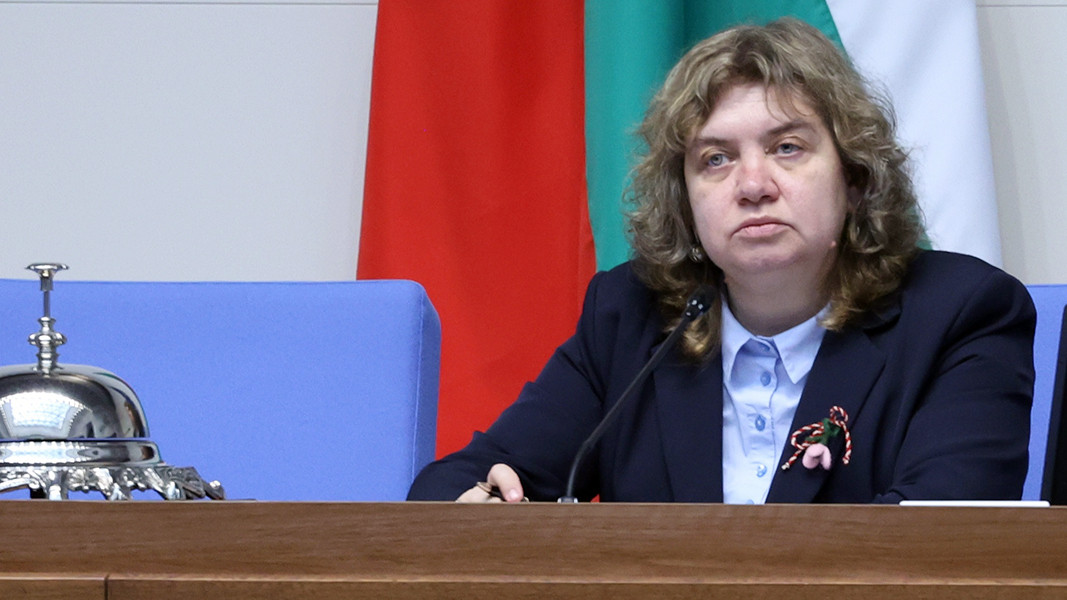 Киселова: Не мога да преглътна уронването на престижа на НС