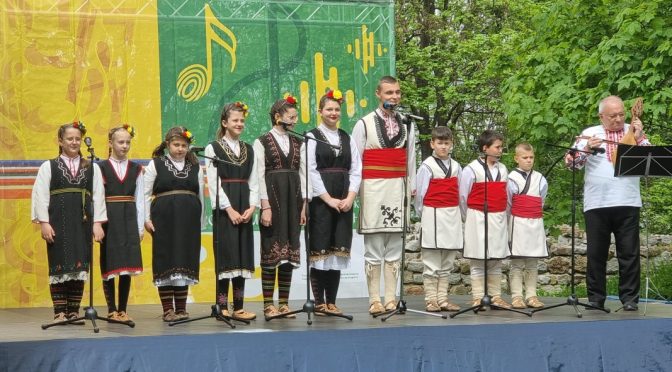 Над 100 изпълнители участват в конкурса "Гласове и мелодии от Пернишко"