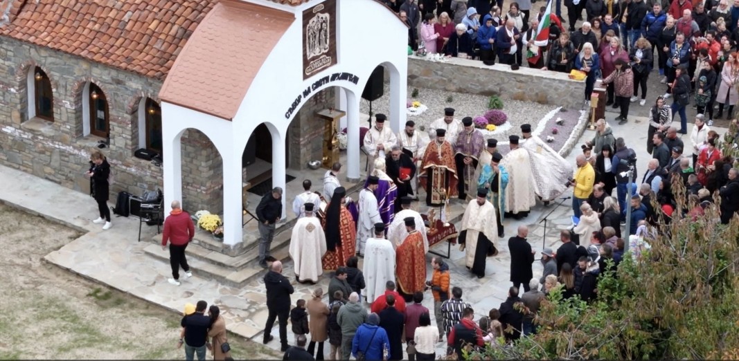 В Казанлък осветиха нов храм