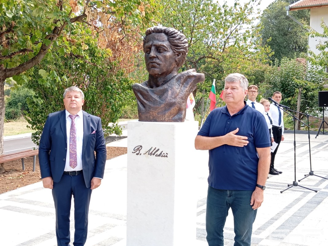 Бюст-паметник на Васил Левски откриха на празника на Чипровци
