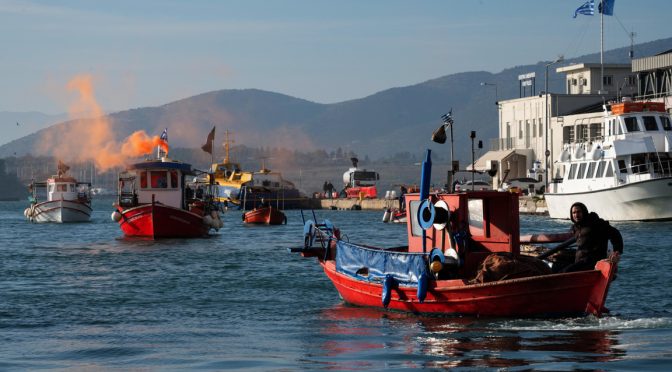 Гръцките фермери променят тактиката на блокадите