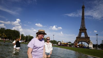 58 региона във Франция са с червен код заради жегите