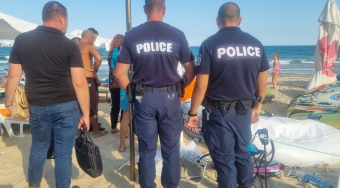 Водолази търсят колана, заради който загина дете в Несебър