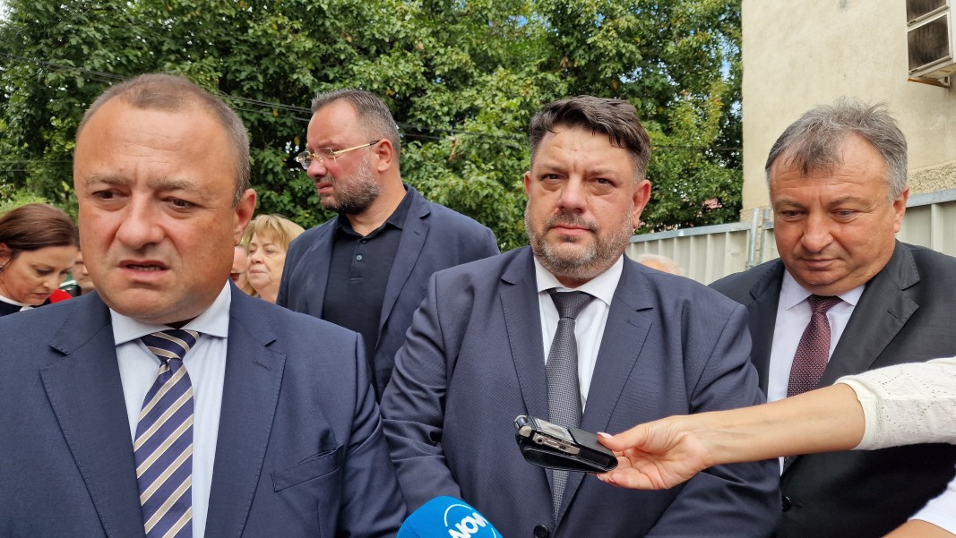 Вицепремиерът Зафиров и министър Иванов дадоха старт на санирането на жилищни сгради в Шумен