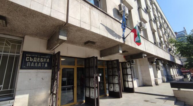 Протест във Велико Търново на близки на загиналите преди близо две години мотористи