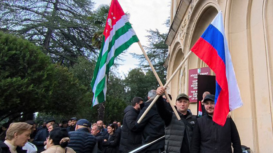 13 души са пострадали при бурните протести в Абхазия