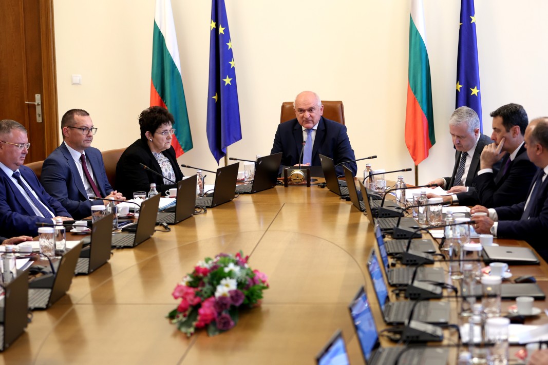 Служебното правителство назначи седем нови областни управители