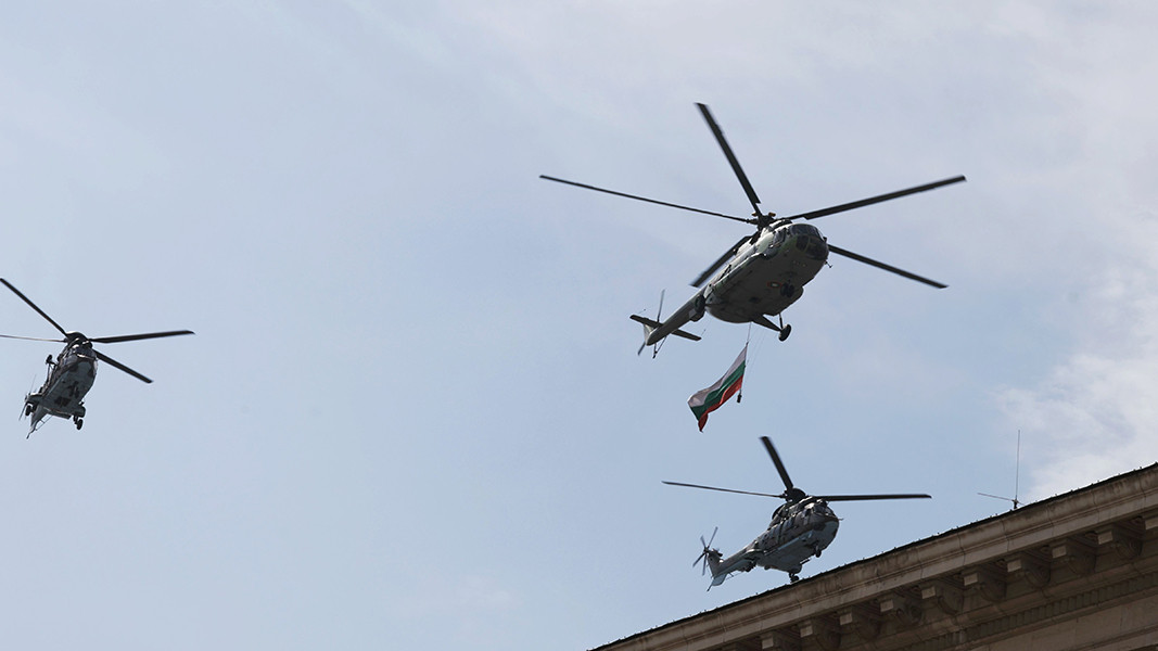 Ми-17 и два "Кугъра" ще спуснат националния флаг за парада на 6 май