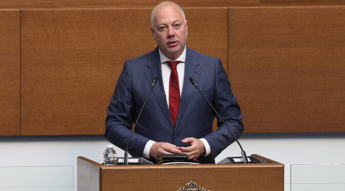 Премиерът, Митов и още 8 министри отговарят на депутатски въпроси