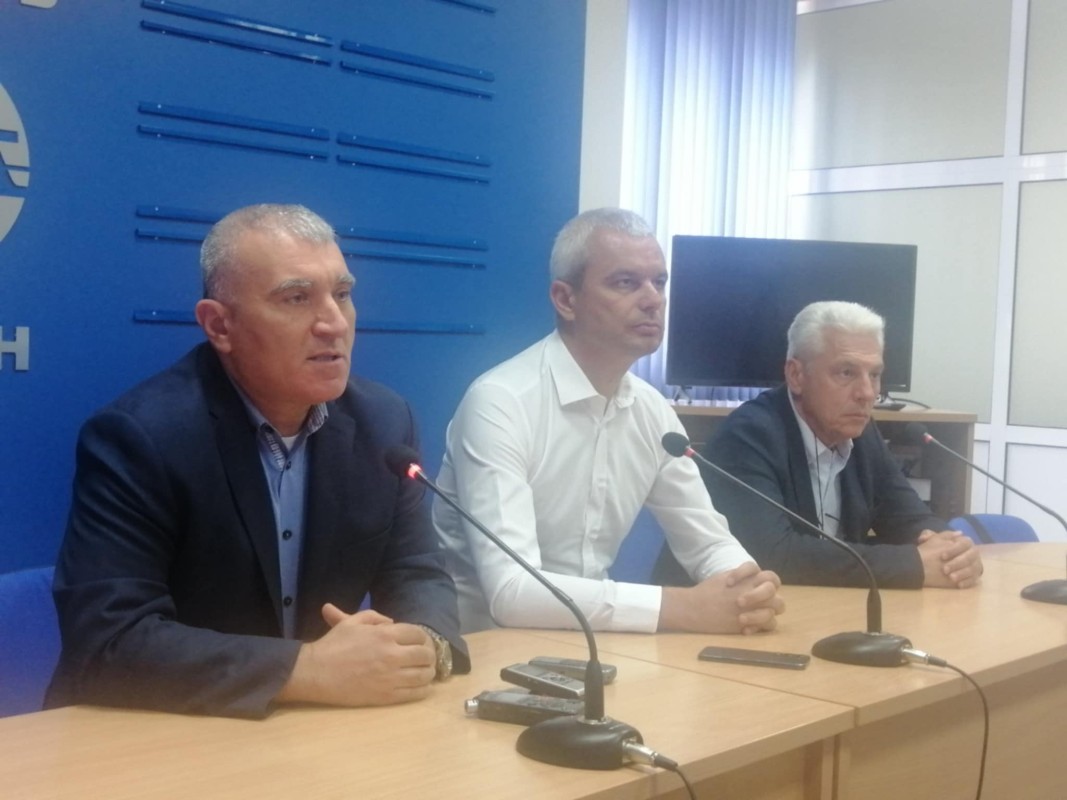 "Възраждане" може да поиска извънредно заседание на парламента заради безводието в Плевен