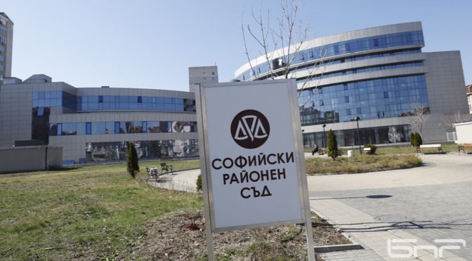 Съдът решава дали да остави в ареста бившия директор на 138 училище в София