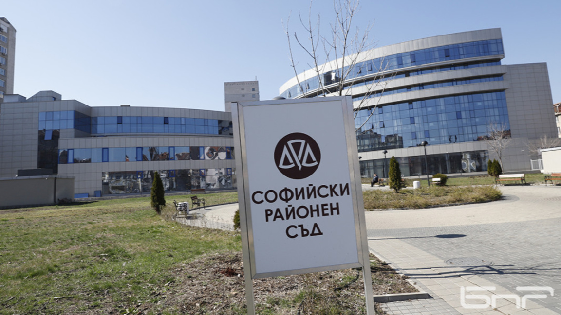 Съдът решава дали да остави в ареста бившия директор на 138 училище в София
