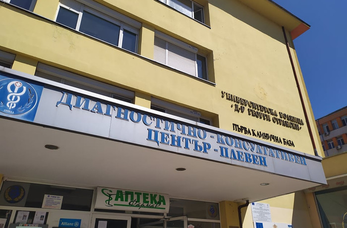 Задоволително е общото състояние на оцелелия мъж след железопътна катастрофа в Плевенско