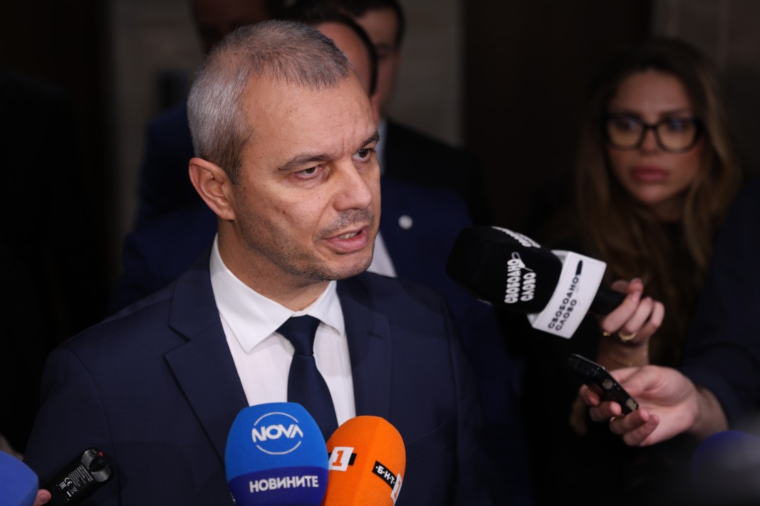 Костадинов: Трима депутати от ПП-ДБ провалиха избора на председател на НС