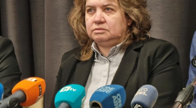 Киселова с поздравителни адреси до Джей. Д. Ванс Майк Джонсън по повод 4 юли
