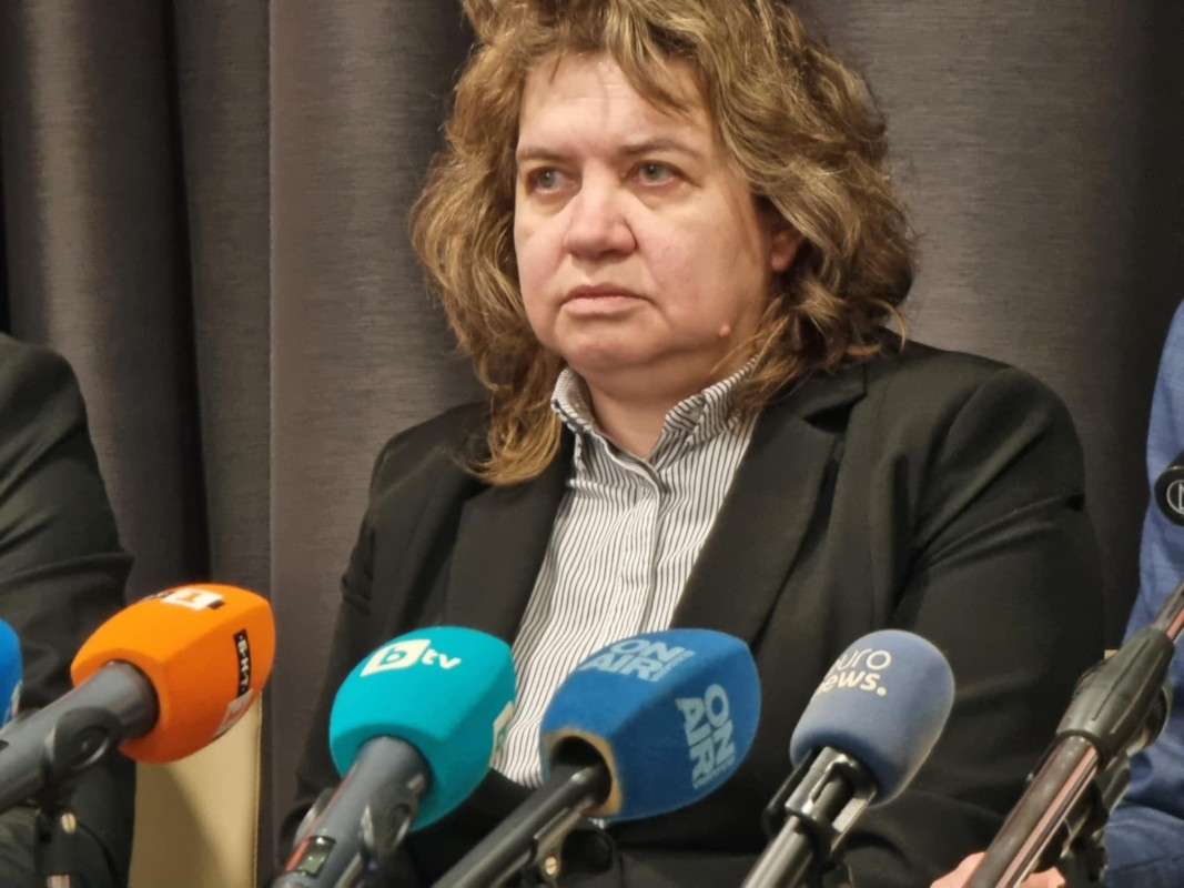 Киселова с поздравителни адреси до Джей. Д. Ванс Майк Джонсън по повод 4 юли