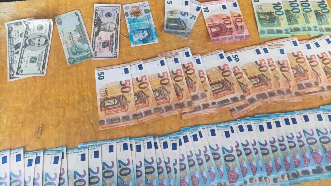 Полицията задържа мъж от Сухиндол, в дома му е намерен списък с имена и пари