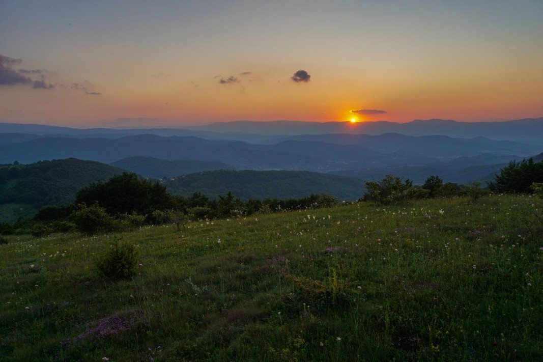 „July sunset" над трънското село Ерул