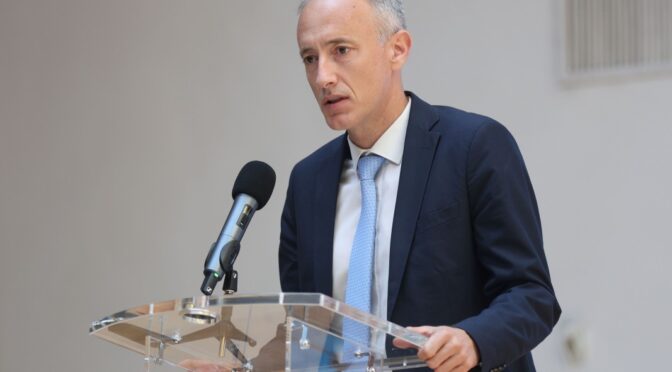 Министър Вълчев: Имаме прекалено амбициозни учебни програми