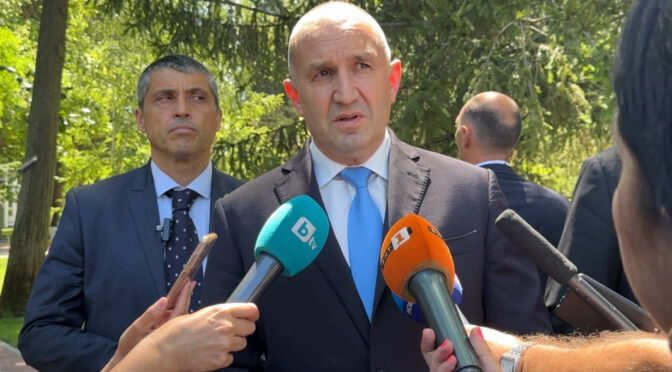 Президентът за липсата на нова техника за гасене по въздуха: Безхаберие и снишаване