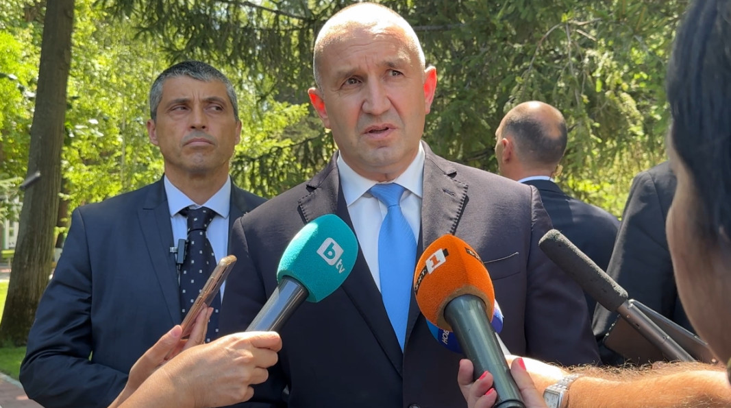 Президентът за липсата на нова техника за гасене по въздуха: Безхаберие и снишаване