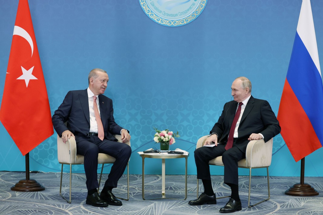 Президентите на Русия и Турция разговаряха в рамките на форума в Астана