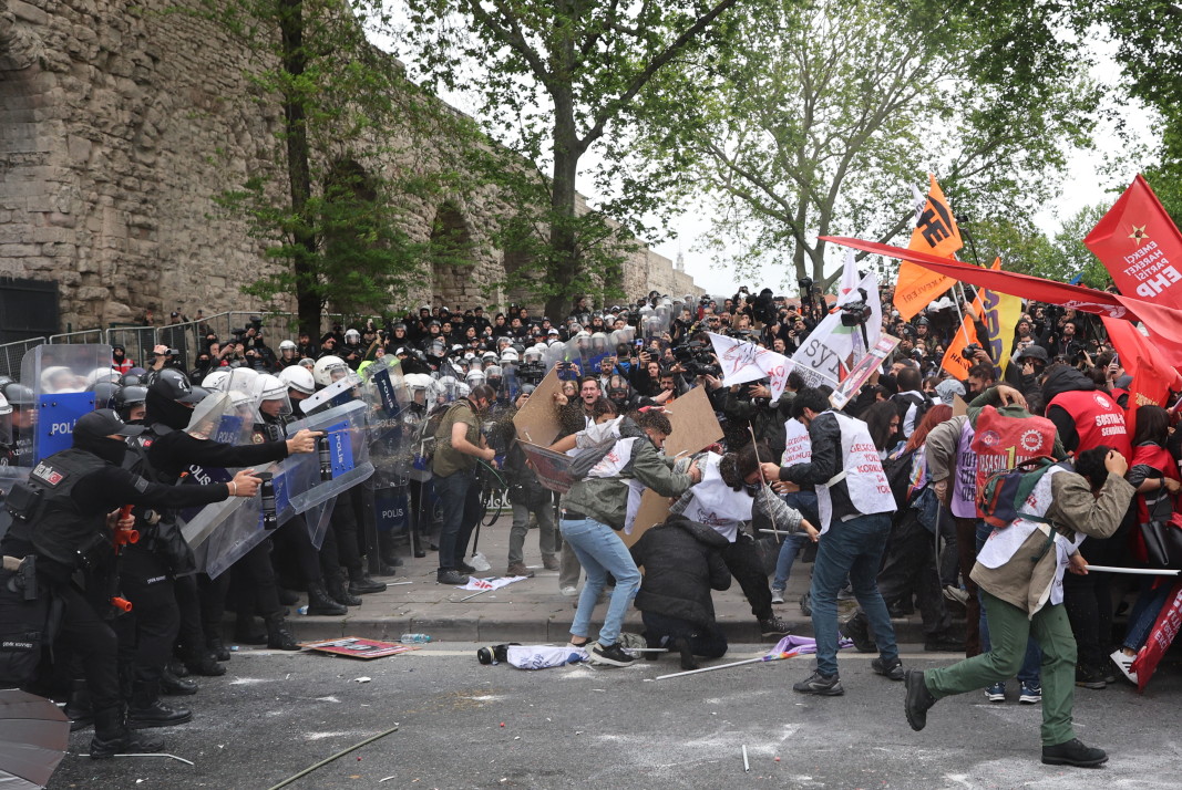 Десетки задържани в Турция след забрана на първомайските митинги на площад Таксим в Истанбул