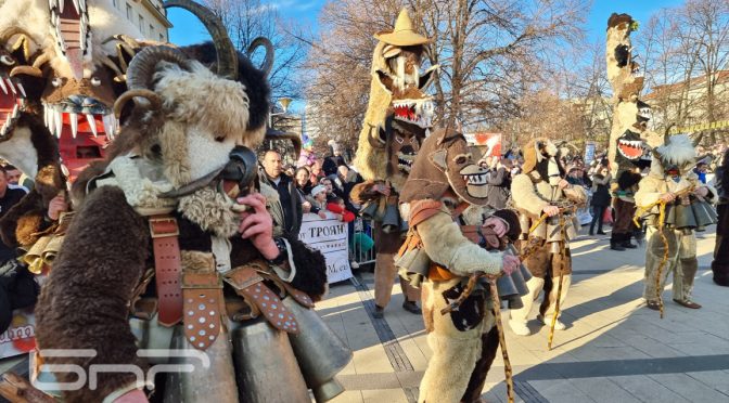 В Перник започва 32-рият фестивал на маскарадните игри „Сурва“