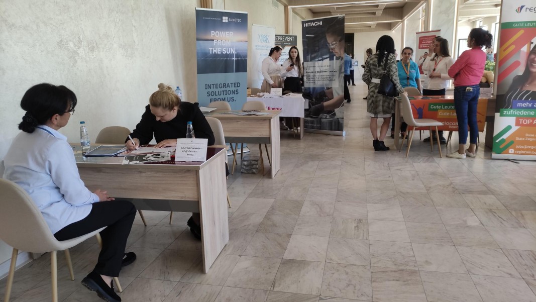 Стотици безработни се включиха в пролетната трудова борса във Велико Търново