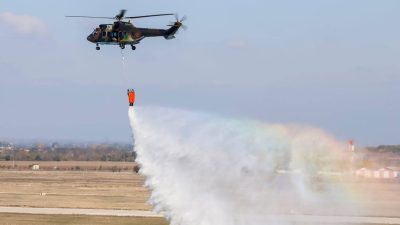 Министърът на отбраната пристига в авиобаза Крумово