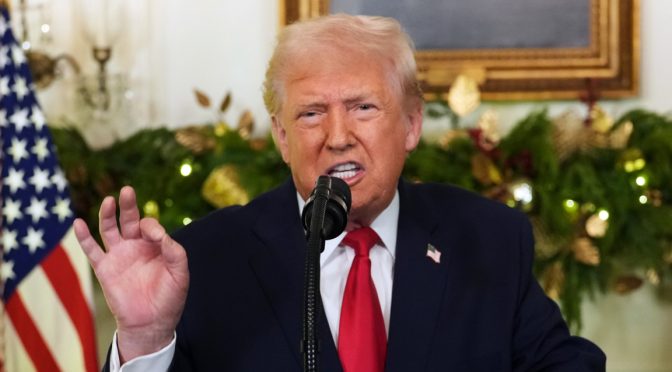 Тръмп подписа закон, осигуряващ 800 млн. долара помощ за Украйна за 2 години