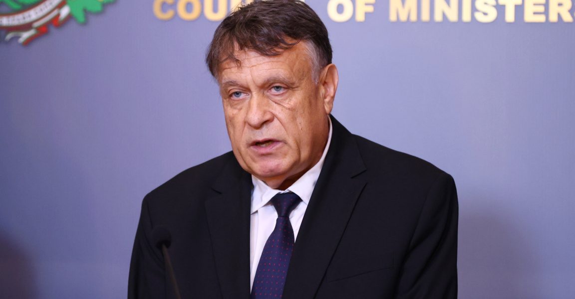 Засега не се обмисля въвеждане на часове по военна подготовка в училище