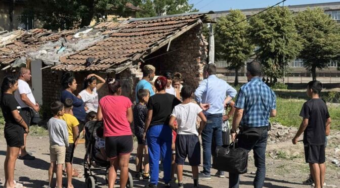 Започна събарянето на незаконни постройки в пернишкия квартал „Хумни дол“
