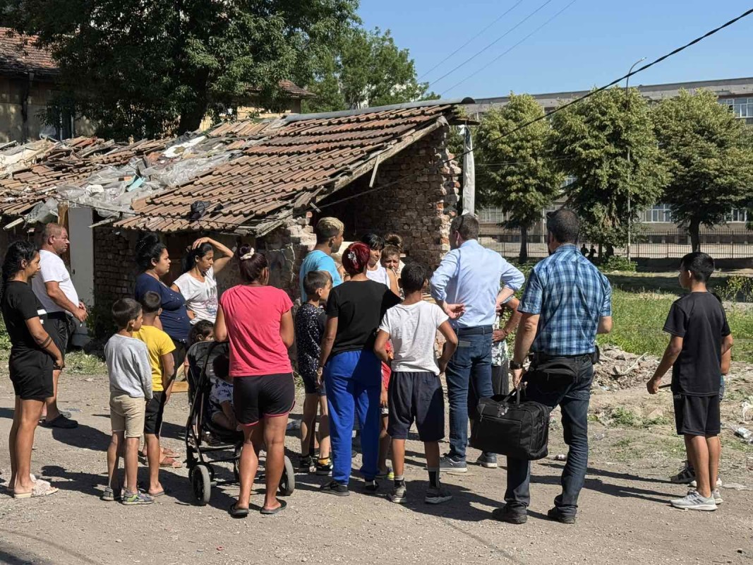 Започна събарянето на незаконни постройки в пернишкия квартал „Хумни дол“