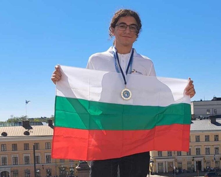 Венцислав Велев от Русе с медал от международна олимпиада по философия