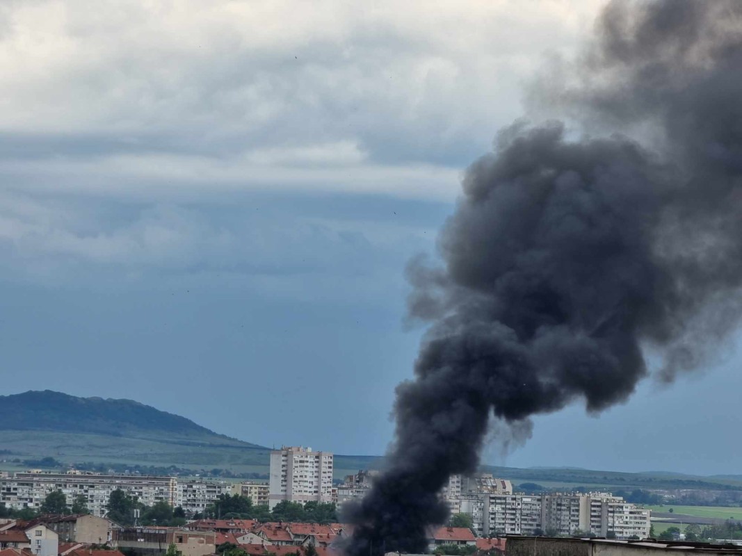 Пожар в Ямбол, няма данни за пострадали