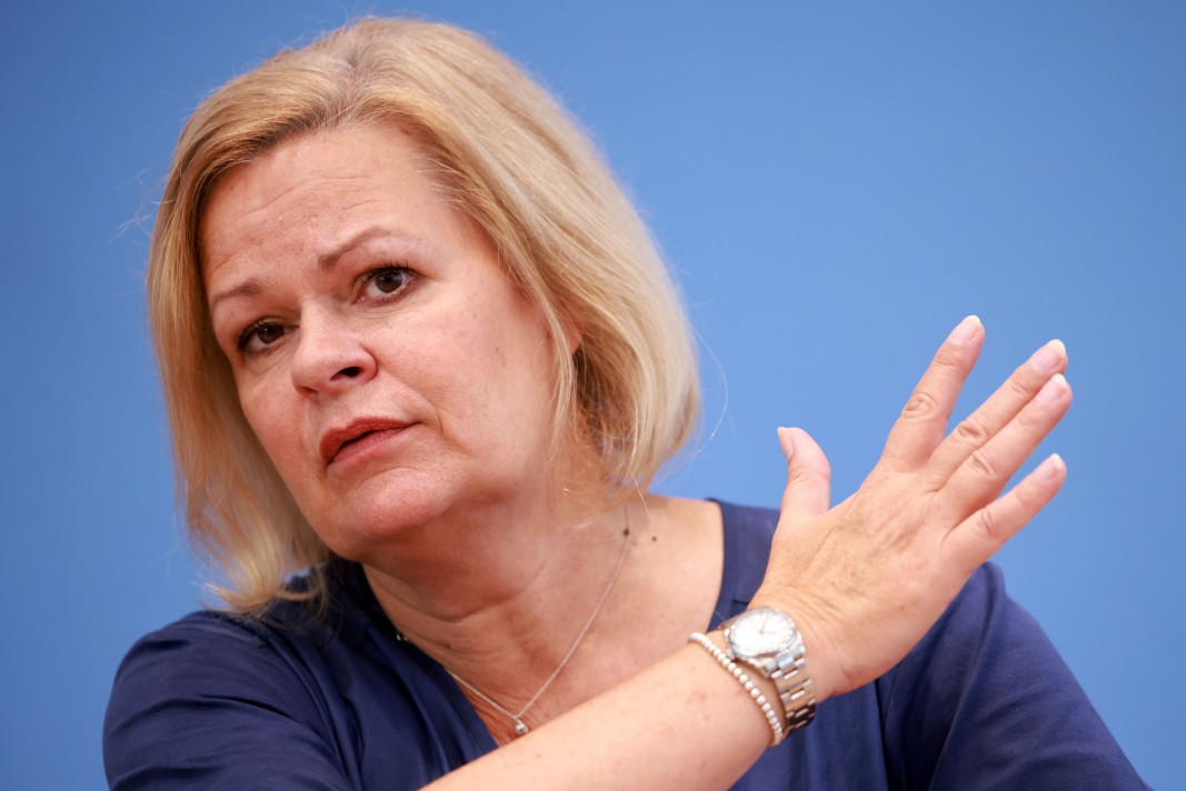 Германия възстановява контрола по сухопътните си граници