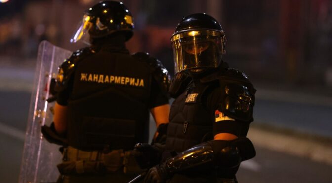 Управляващите в Сърбия организират контрапротести