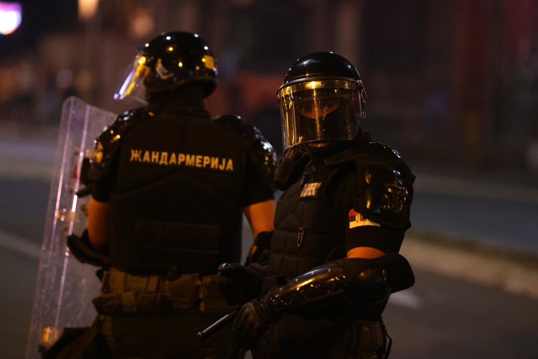 Управляващите в Сърбия организират контрапротести