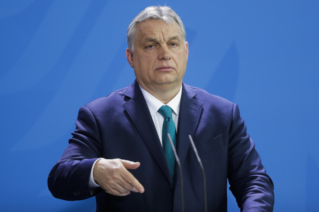 Катастрофа при ескорт на Орбан в Германия, има загинал