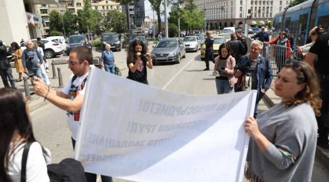 Медсестри на протест с искане за увеличение на заплатите
