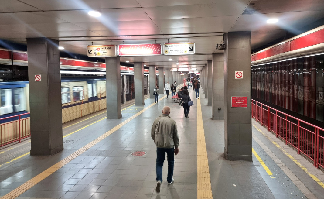 Проблеми с трафика на метрото в София заради инцидент