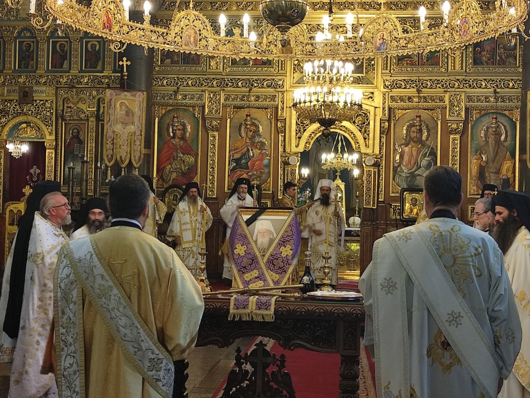 Патриарх Даниил отслужи света литургия за 6 месеца от кончината на Неофит