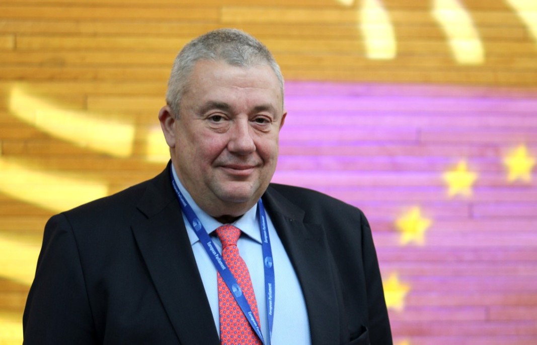 Илия Лазаров: Решението на Тръмп за митата няма да се отрази на България