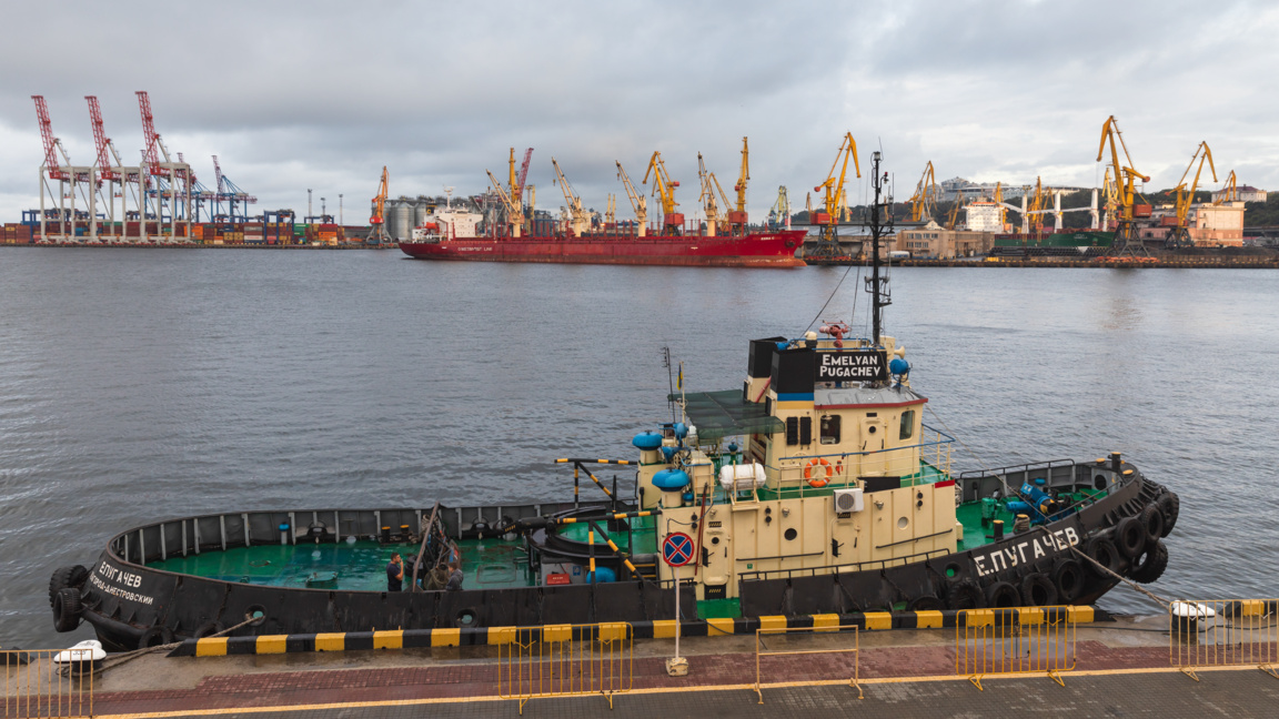Одеса е била атакувана тази нощ с дронове и ракета от Черно море