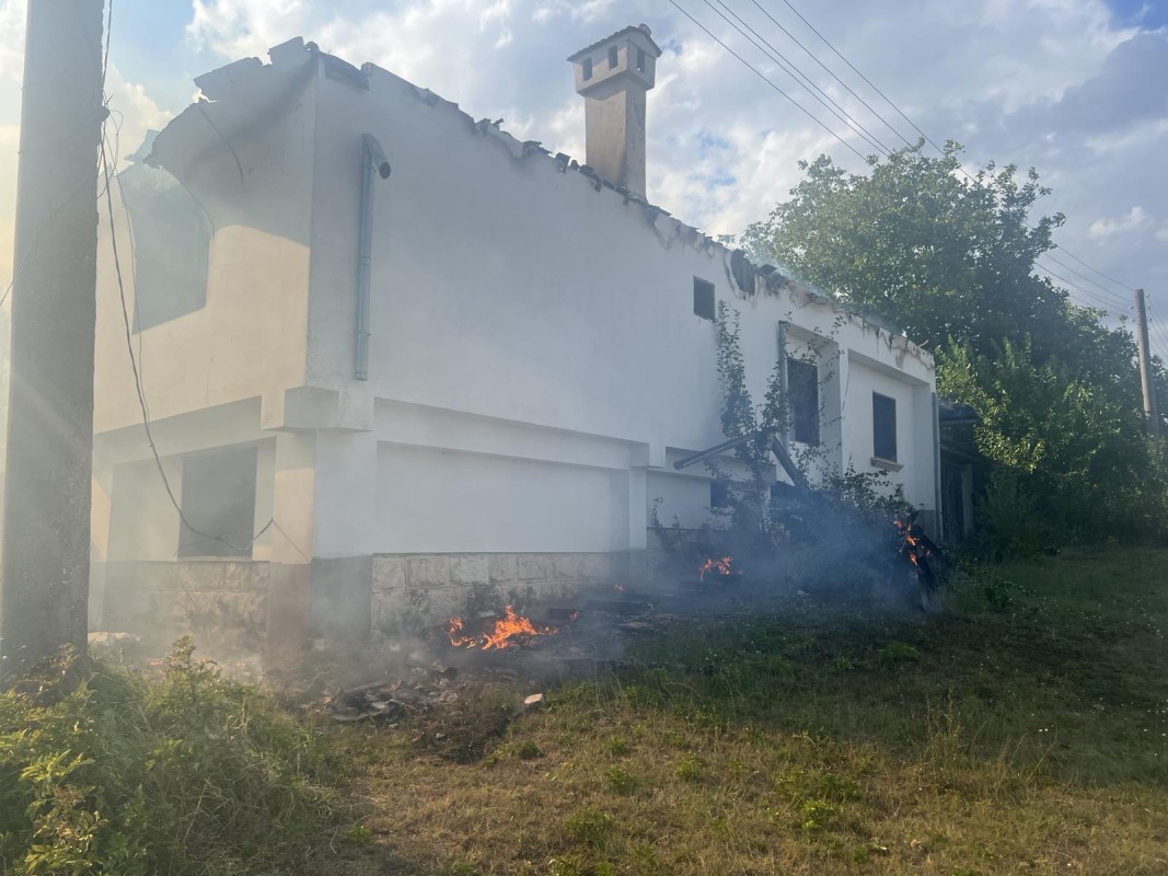 Пожар в разградското село Побит камък