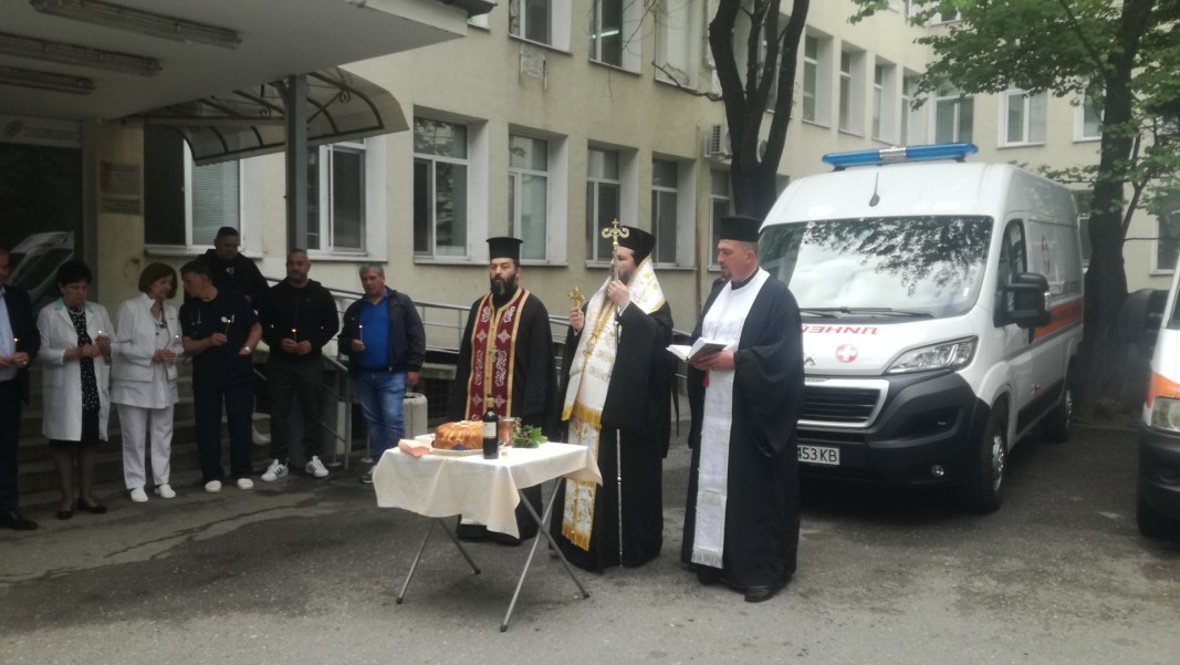 Кюстендилската болница се сдоби с модерна линейка