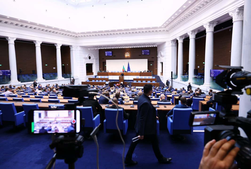 51-вото НС продължава първото си заседание в пореден опит да избере председател
